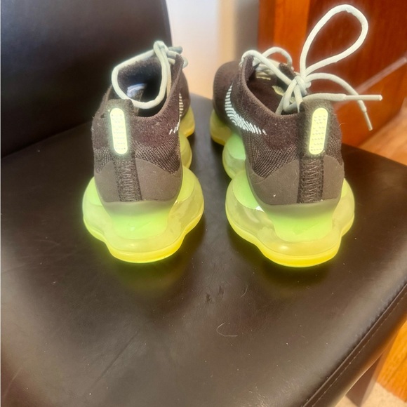 Nike Air Max Scorpion Flyknit Cargo Khaki Volt - Picture 3 of 5